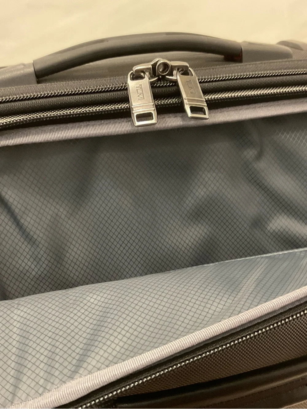 NEW Tumi MERGE 22” INTERNATIONAL FRONT LID Carry-on Suitcase - ALLOY & BLACK